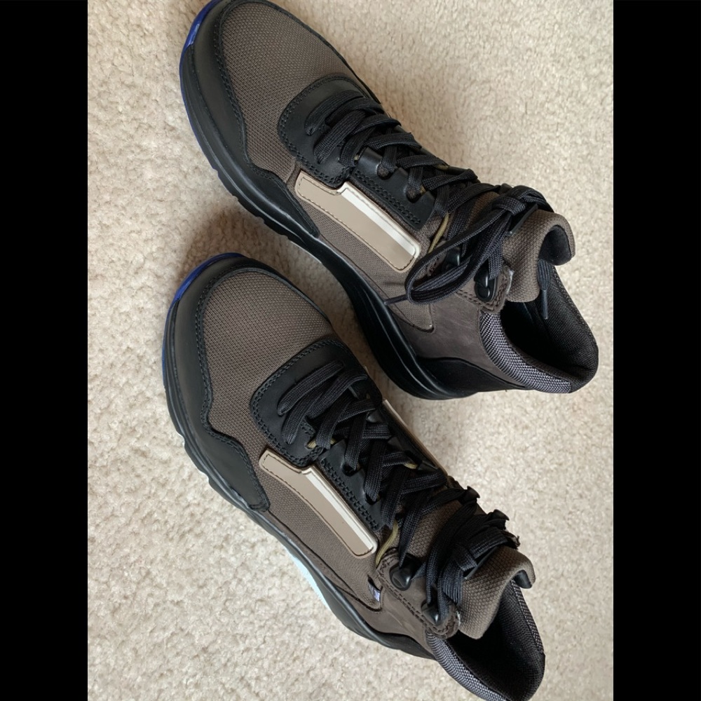 Men waterproof  low top sneakers